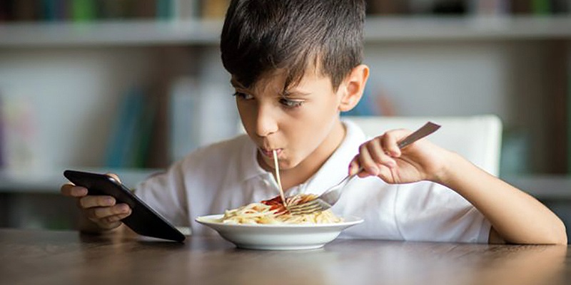 آیا فرزند شما برای داشتن یک گوشی هوشمند آماده است؟