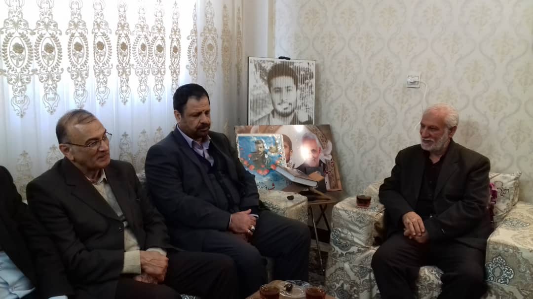 دیدار مدیران شرکت شهروند با خانواده شهید زمانی نیا