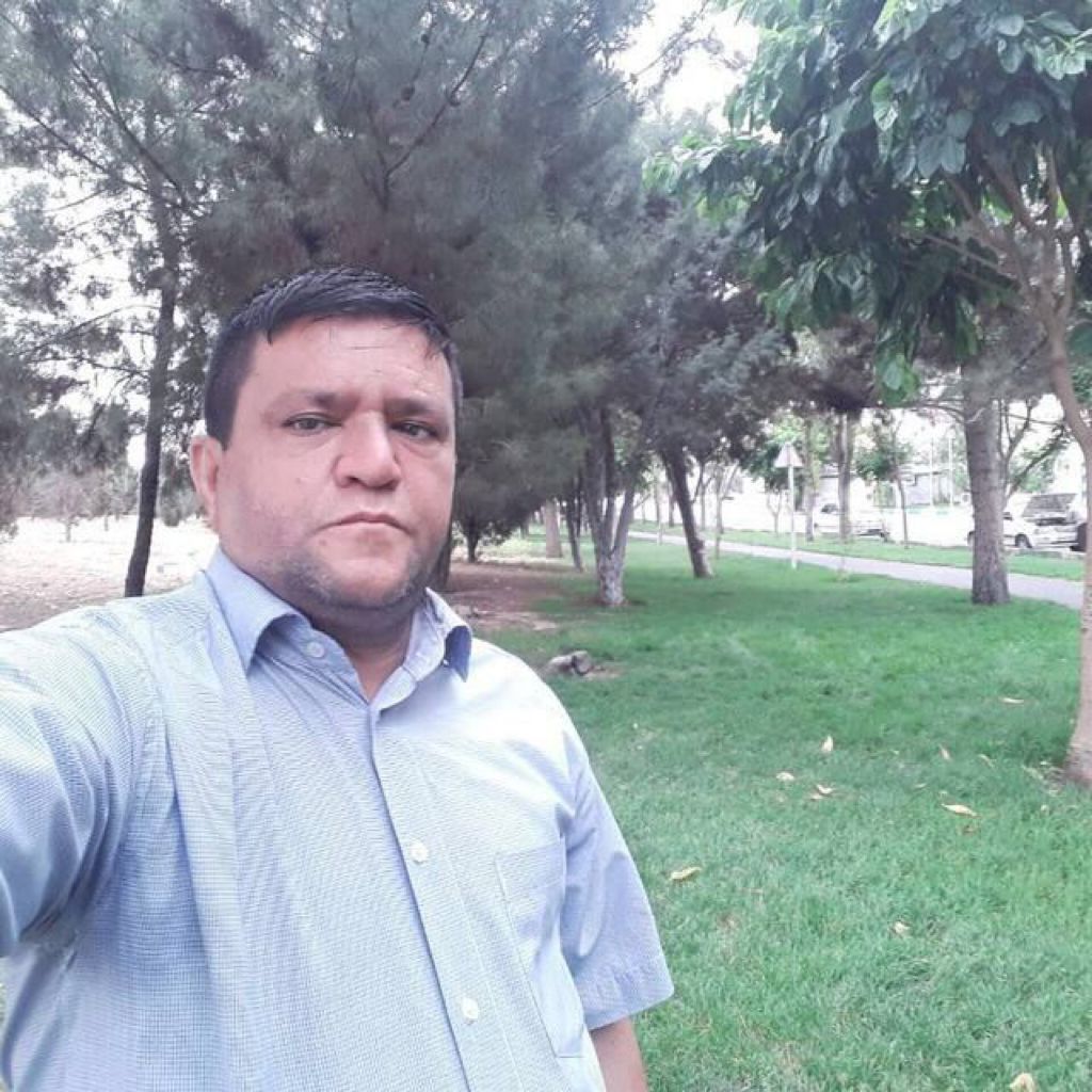 ادای احترام و گرامیداشت یاد و خاطره حسین رحمتی در فروشگاه بهاران
