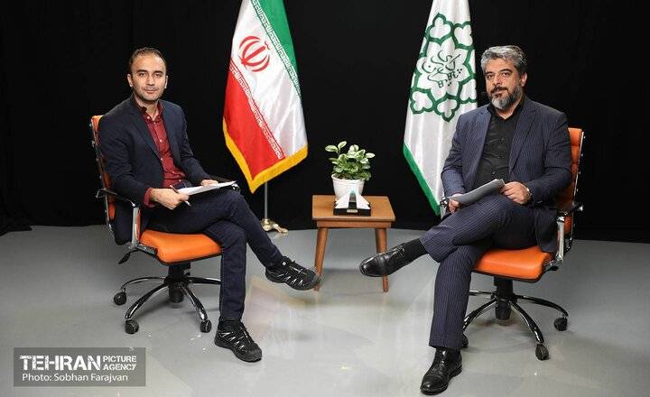 قربانیان با حضور در استودیو شهر: اعمال ۳۱۵ میلیارد تومان تخفیف روی اجناس سال گذشته/ پیگیری تبدیل وضعیت کارکنان ساعتی در دستور کار است/تا دو هفته آینده در خیابان فاطمی و سرو فروشگاه‌ شهروند افتتاح می‌شود
