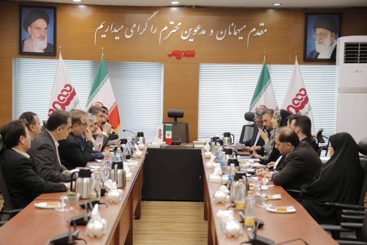 در نشست نمایندگان کارفرما و کارگری شرکت شهروند در آستانه روز کارگر مطرح شد؛/افزایش حقوق کارکنان شهروند بر اساس ابلاغ جدید وزارت کار