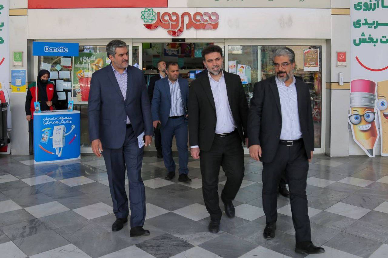 در بازدید رئیس مرکز نوسازی و تحول اداری شهرداری تهران از فروشگاه بیهقی و ستاد مرکزی شهروند؛ بهینه‌سازی نظام مدیریت منابع انسانی به‌عنوان یکی از اهداف اصلی شرکت شهروند مطرح شد