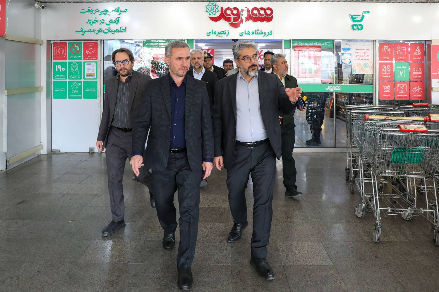 ارزیابی و نظارت شهرداری منطقه ۵ تهران بر روند وضعیت و عملکرد مجتمع تجاری بوستان 